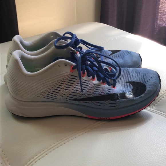 Nike Shoes - Tennis shoes